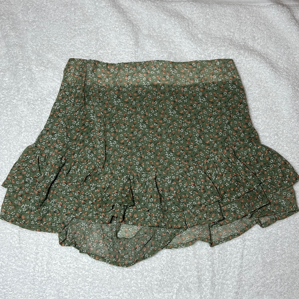 ALTARD STATE GREEN FLORAL SHORTS (look like a skirt on!)